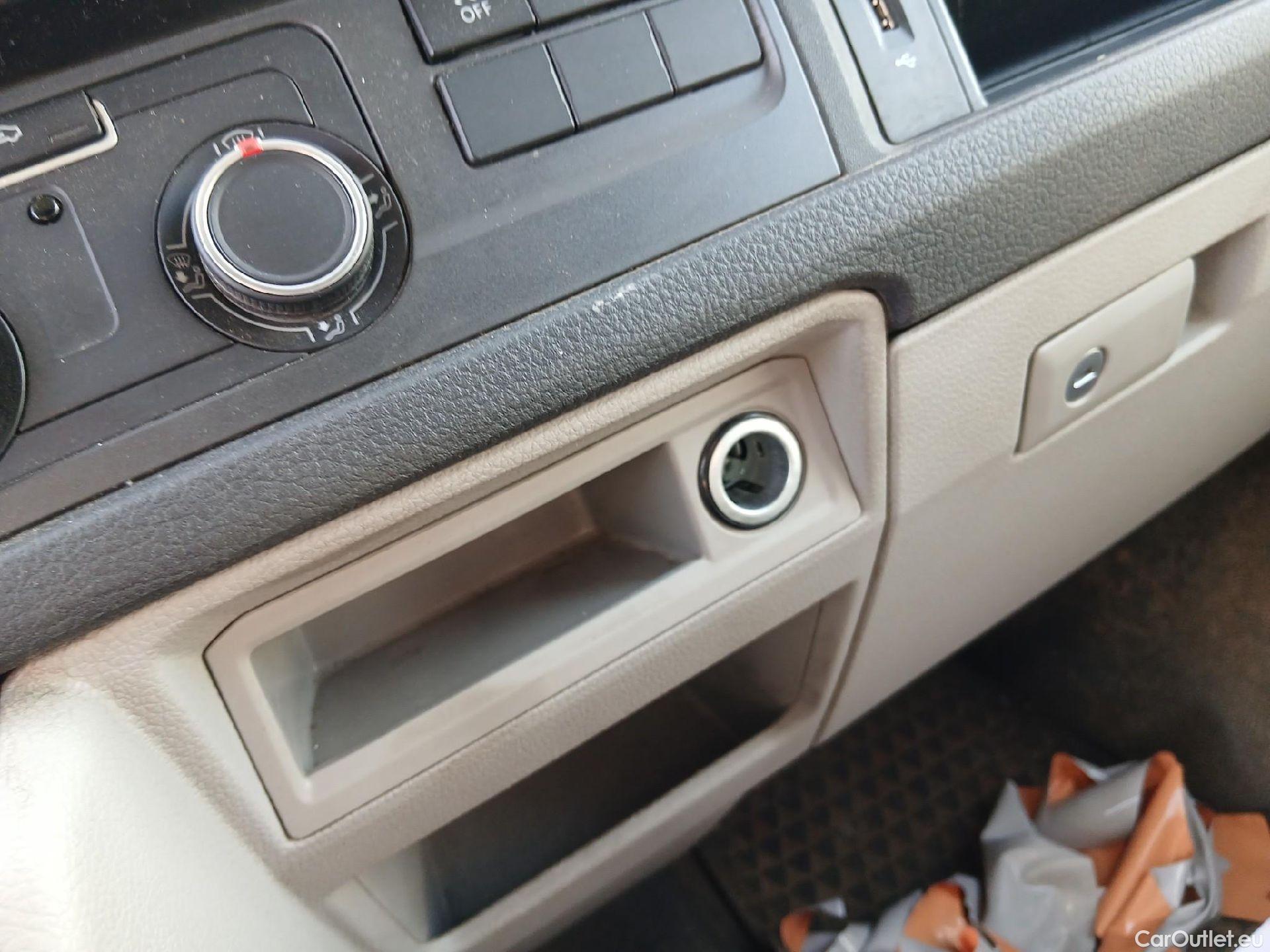  Volkswagen  Transporter VOLKSWAGEN  / 2015 / 4P / furgón Furgón Corto TN 2.0 TDI 110kW BMT 4Mot #21