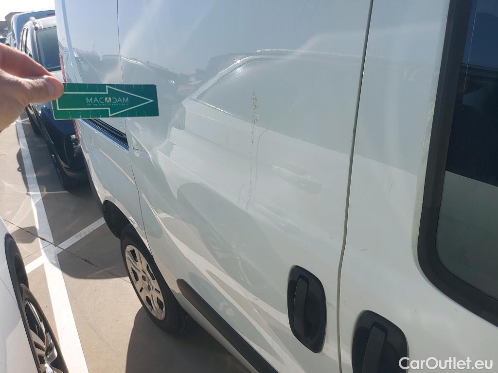  Fiat  Doblo FIAT Doblò Cargo/2015/4P/furgón derivado de turismo Cargo SX 1.6 Mjet 66kW (90CV) (AC) #9