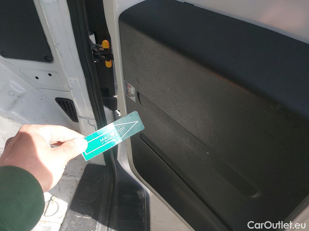  Fiat  Doblo FIAT Doblò Cargo/2015/4P/furgón derivado de turismo Cargo SX 1.6 Mjet 66kW (90CV) (AC) #23