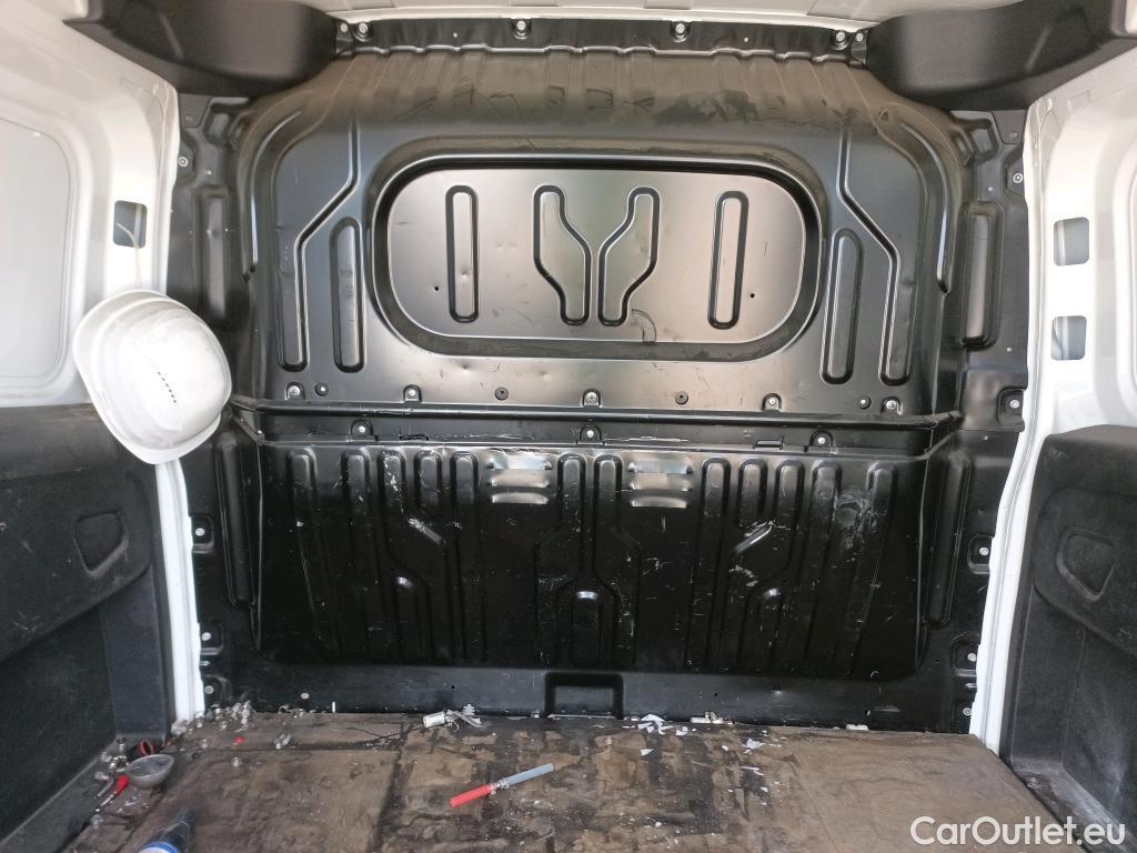  Fiat  Doblo FIAT Doblò Cargo/2015/3P/furgón derivado de turismo Cargo Base 1.6 Mjet 66kW (90CV) #14