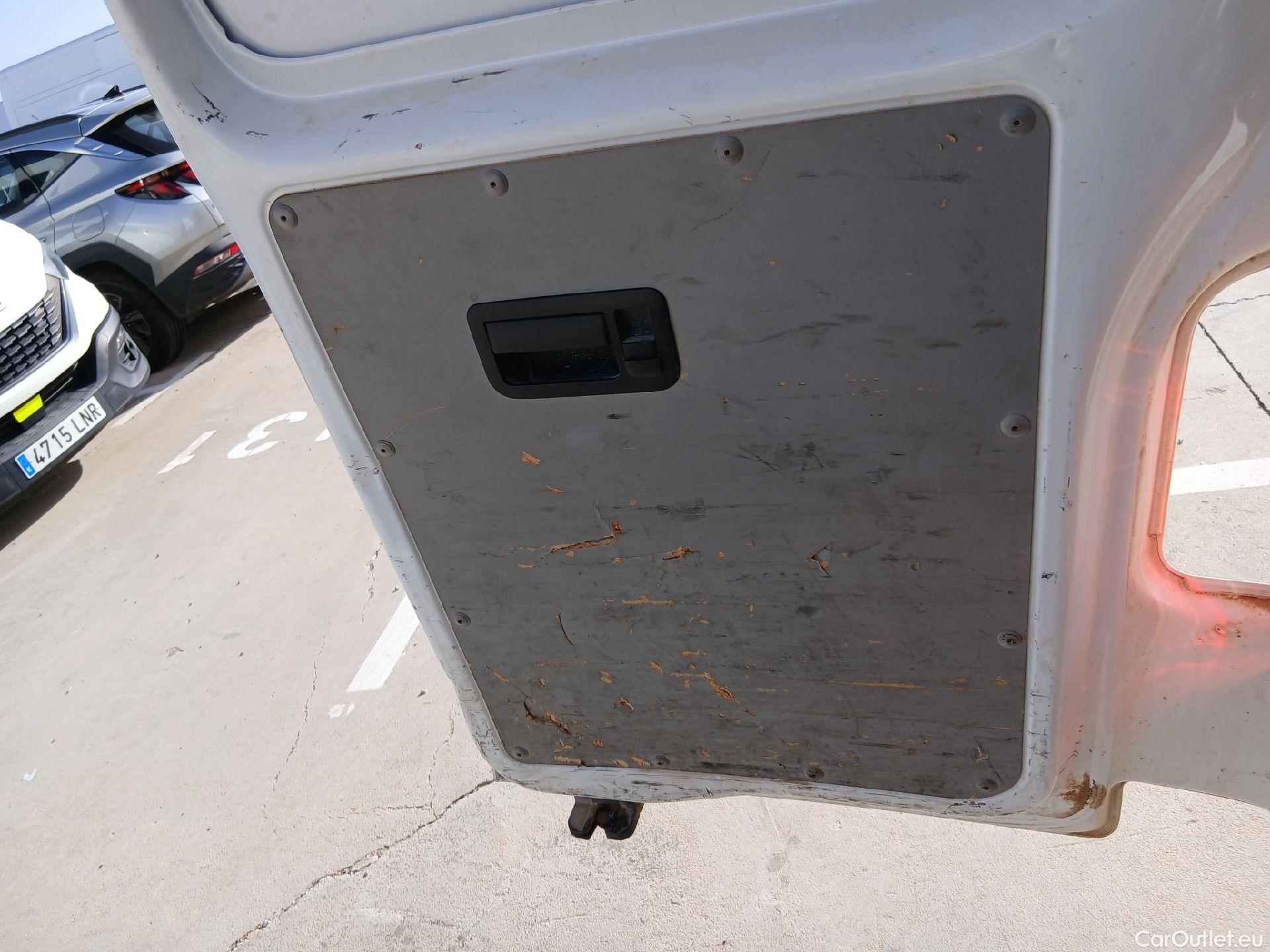  Volkswagen  Transporter VOLKSWAGEN  / 2015 / 4P / furgón Furgón Corto TN 2.0 TDI 110kW BMT 4Mot #38