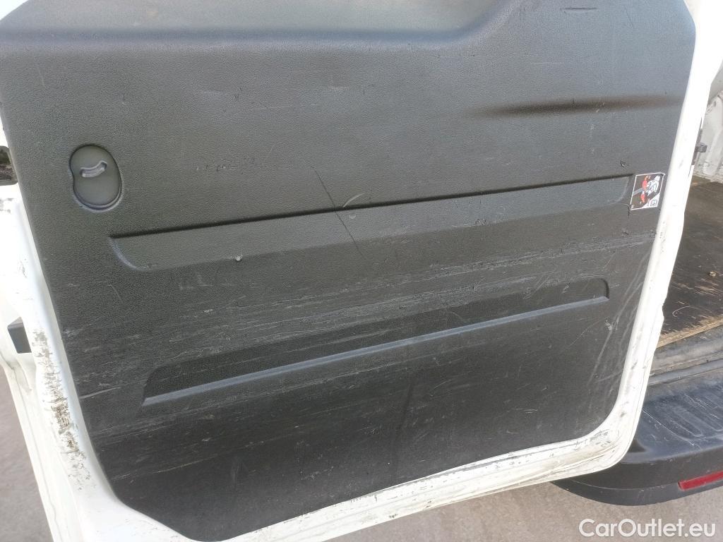  Fiat  Doblo FIAT Doblò Cargo/2015/3P/furgón derivado de turismo Cargo Base 1.6 Mjet 66kW (90CV) #25