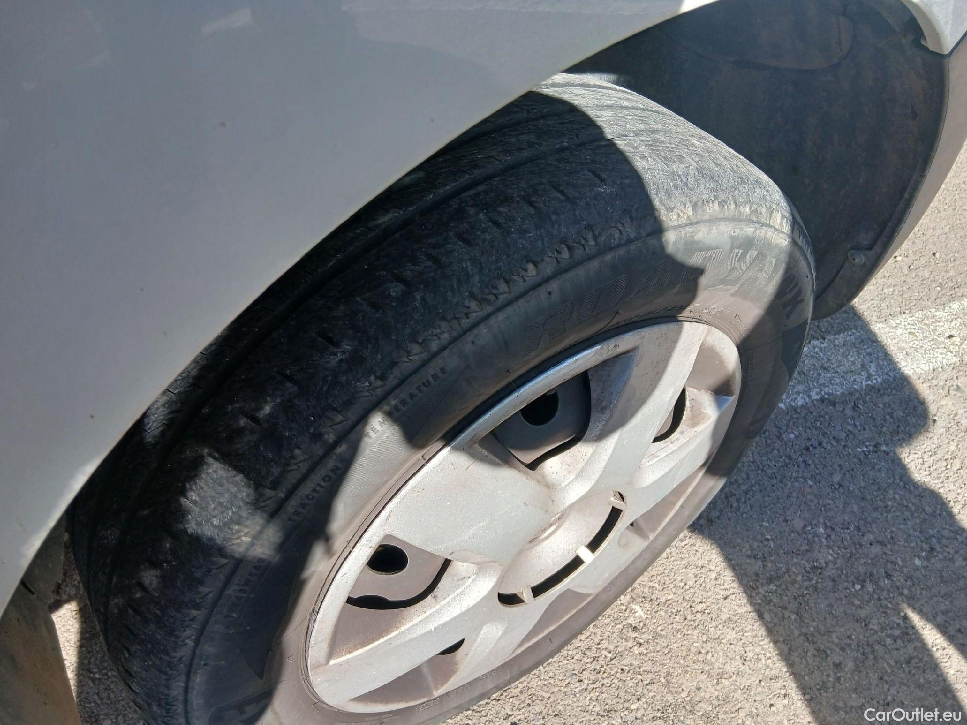  Nissan  NV200 NISSAN NV250 / 2019 / 4P / furgón 2pl 1.5dCi 70 kW (95CV) L1H1 ÓPTIMA #24