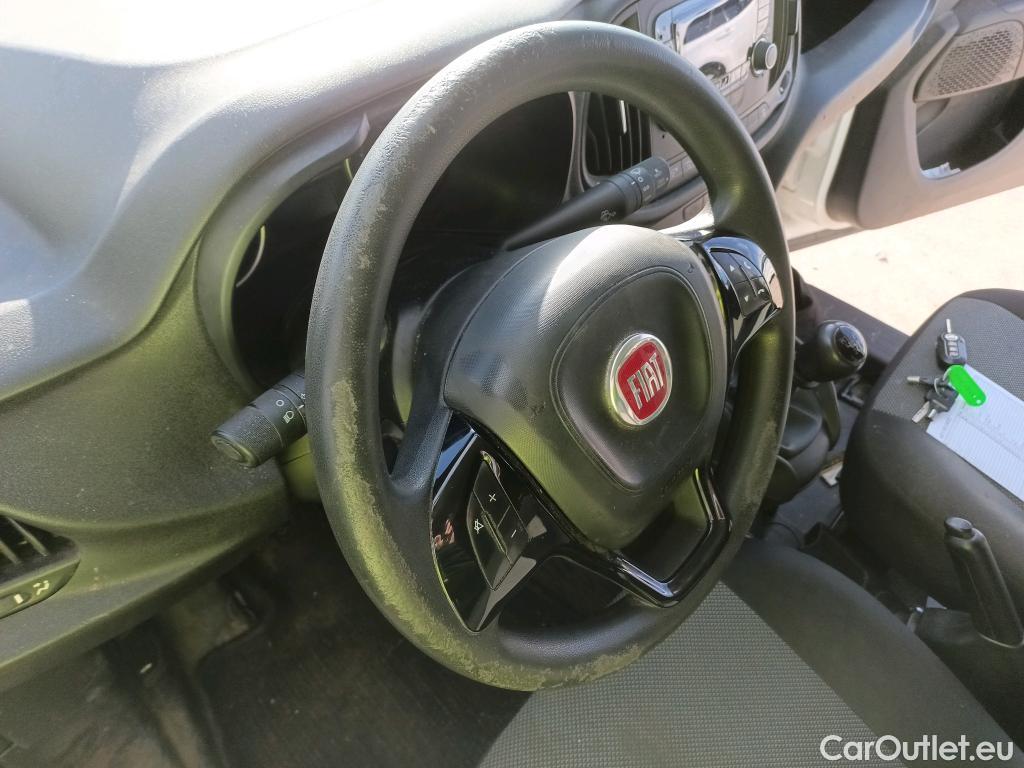  Fiat  Doblo FIAT Doblò Cargo/2015/3P/furgón derivado de turismo Cargo Base 1.6 Mjet 66kW (90CV) #30