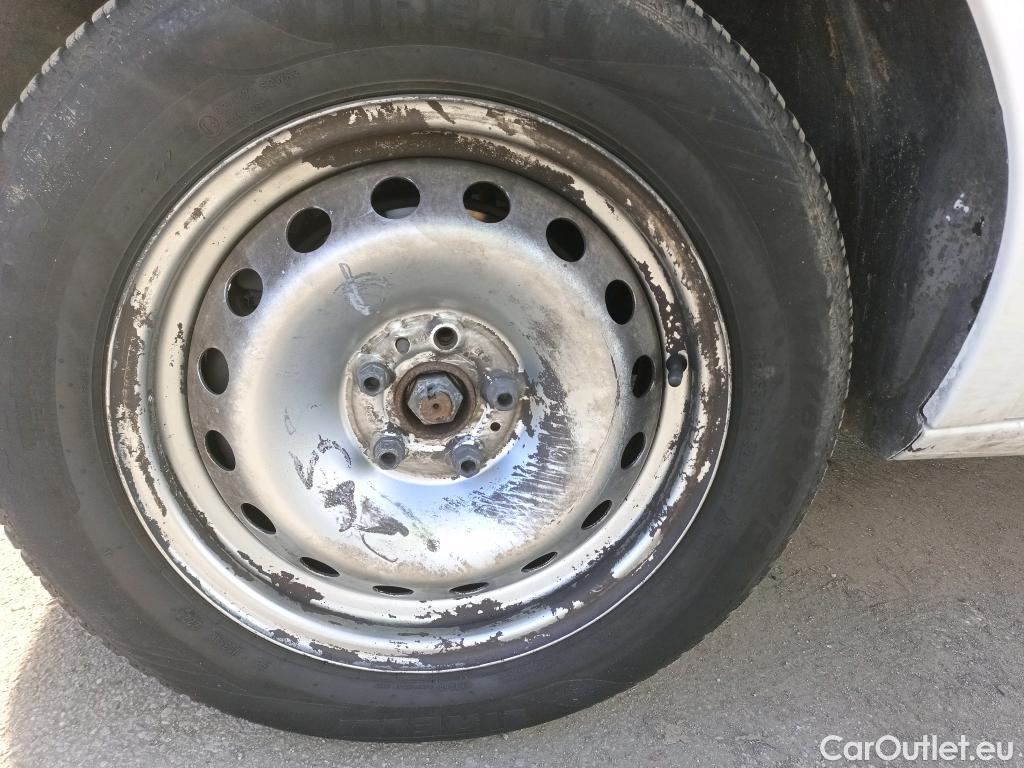  Fiat  Doblo FIAT Doblò Cargo/2015/3P/furgón derivado de turismo Cargo Base 1.6 Mjet 66kW (90CV) #33