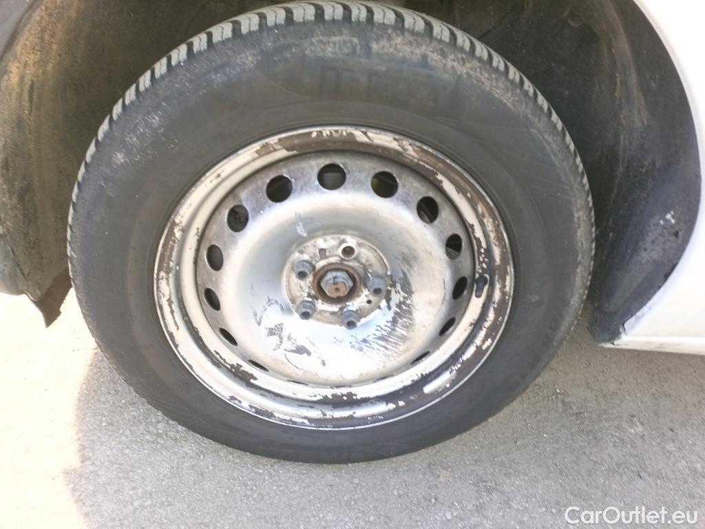  Fiat  Doblo FIAT Doblò Cargo/2015/3P/furgón derivado de turismo Cargo Base 1.6 Mjet 66kW (90CV) #32