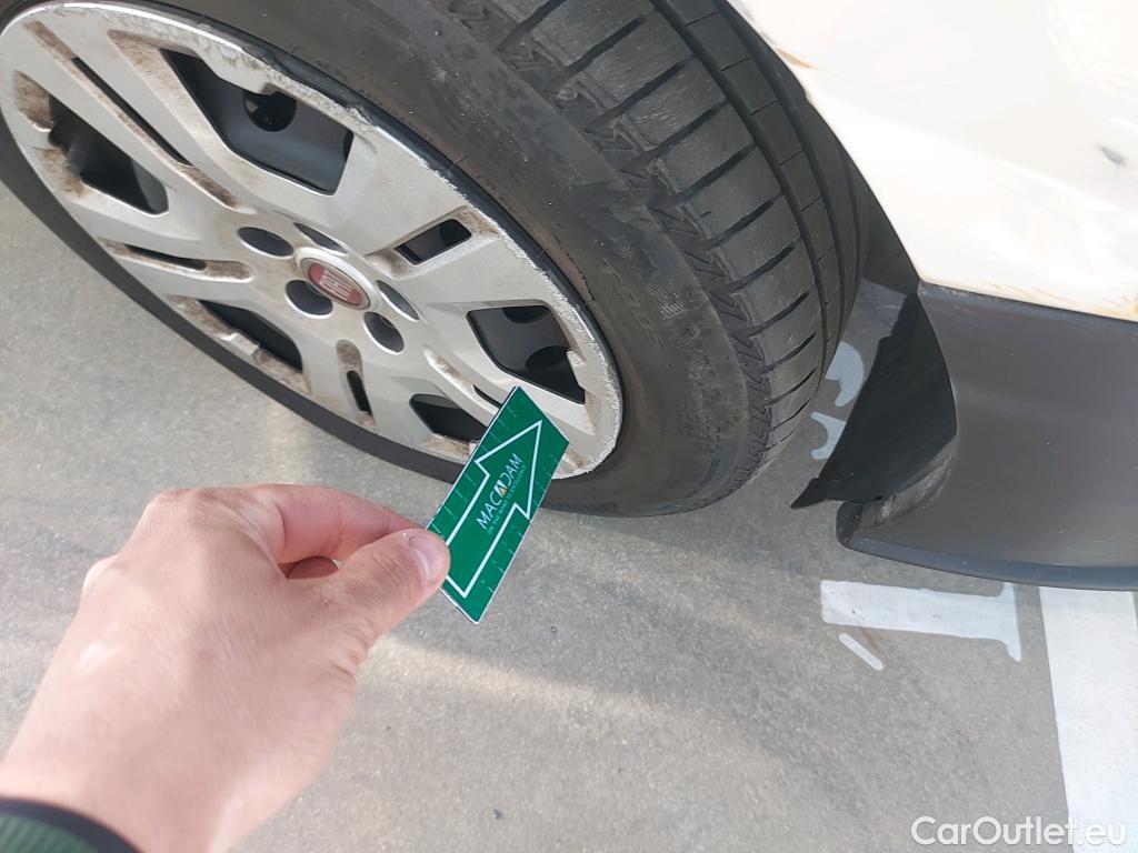  Fiat  Doblo FIAT Doblò Cargo/2015/4P/furgón derivado de turismo Cargo SX 1.6 Mjet 66kW (90CV) (AC) #28