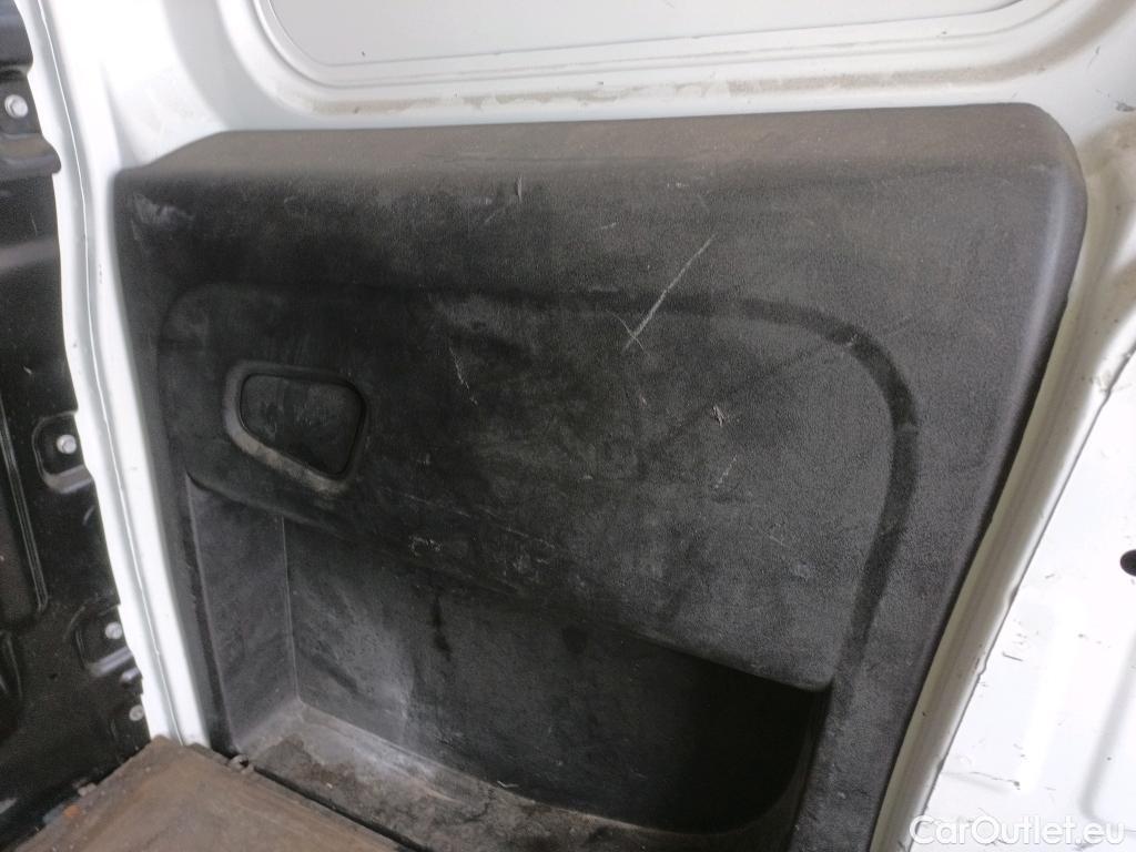  Fiat  Doblo FIAT Doblò Cargo/2015/3P/furgón derivado de turismo Cargo Base 1.6 Mjet 66kW (90CV) #22