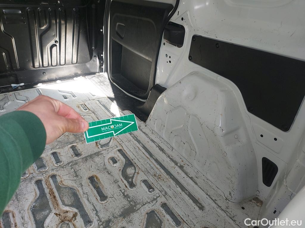  Fiat  Doblo FIAT Doblò Cargo/2015/4P/furgón derivado de turismo Cargo SX 1.6 Mjet 66kW (90CV) (AC) #8