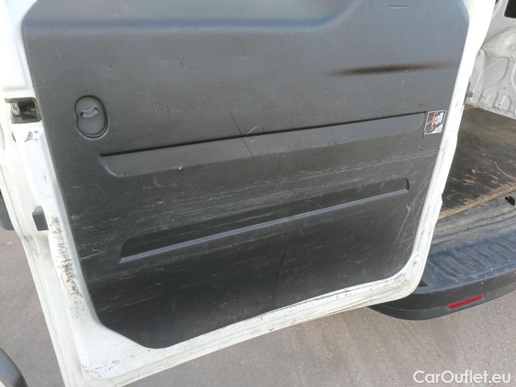  Fiat  Doblo FIAT Doblò Cargo/2015/3P/furgón derivado de turismo Cargo Base 1.6 Mjet 66kW (90CV) #24