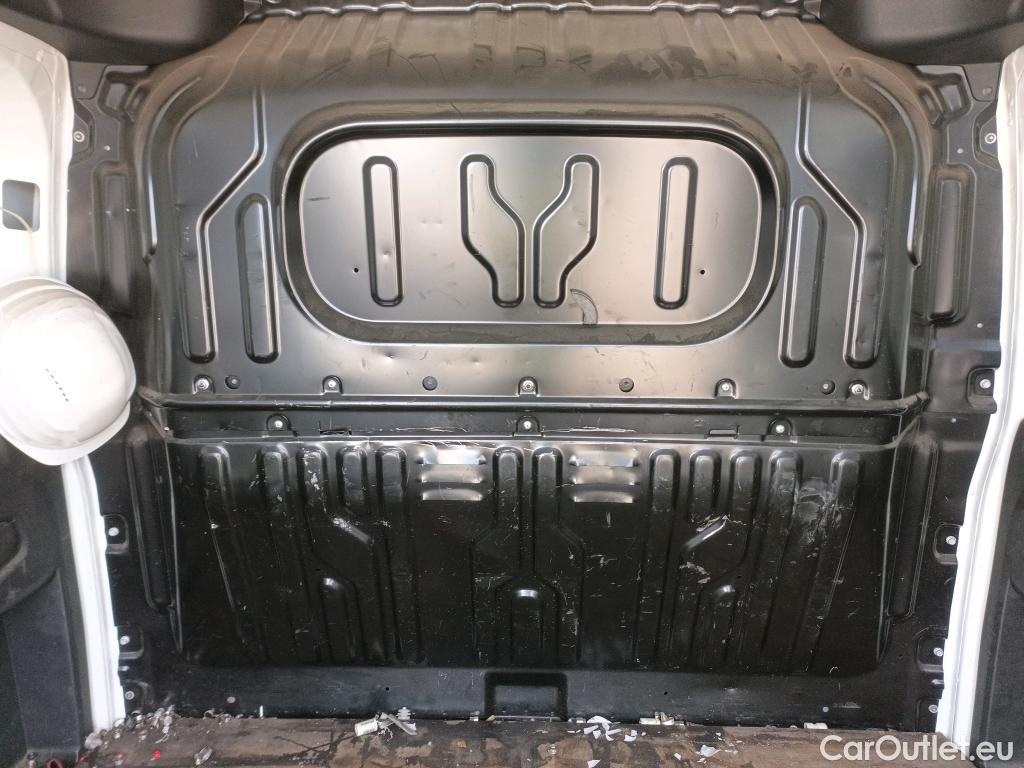  Fiat  Doblo FIAT Doblò Cargo/2015/3P/furgón derivado de turismo Cargo Base 1.6 Mjet 66kW (90CV) #15