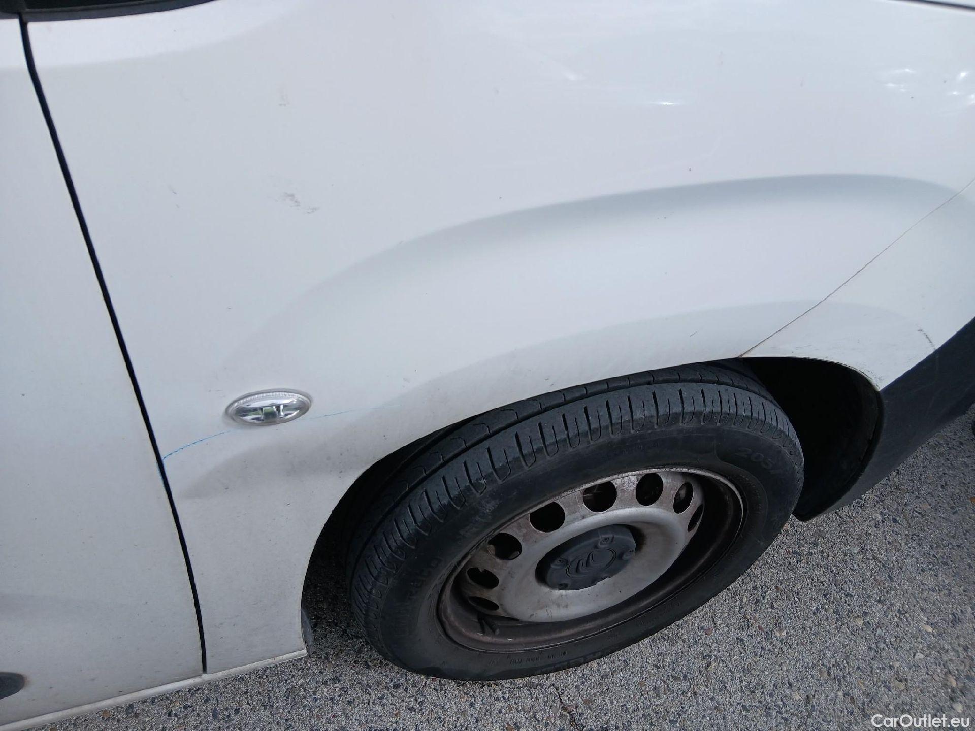  Citroen  Berlingo CITROEN  / 2018 / 4P / furgón derivado de turismo Talla XL BlueHDi 100 CONTROL #25