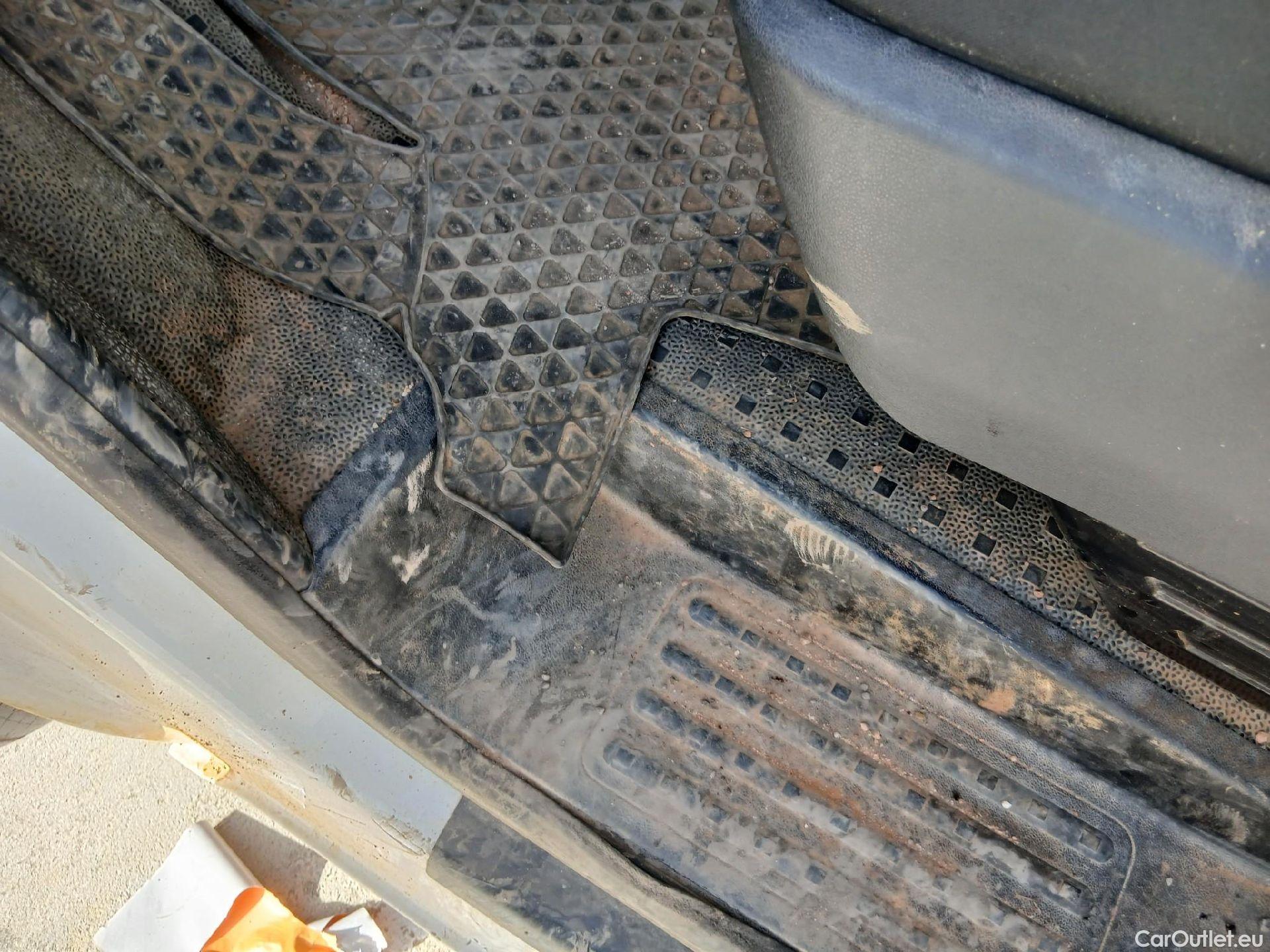  Volkswagen  Transporter VOLKSWAGEN  / 2015 / 4P / furgón Furgón Corto TN 2.0 TDI 110kW BMT 4Mot #19