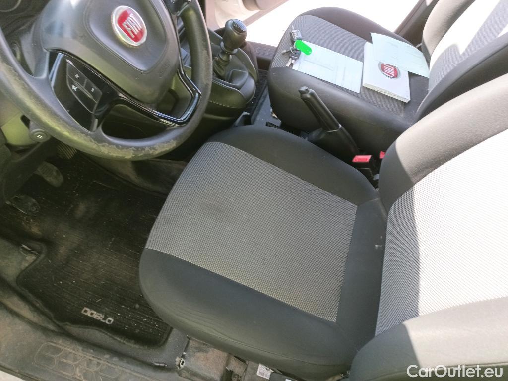  Fiat  Doblo FIAT Doblò Cargo/2015/3P/furgón derivado de turismo Cargo Base 1.6 Mjet 66kW (90CV) #16