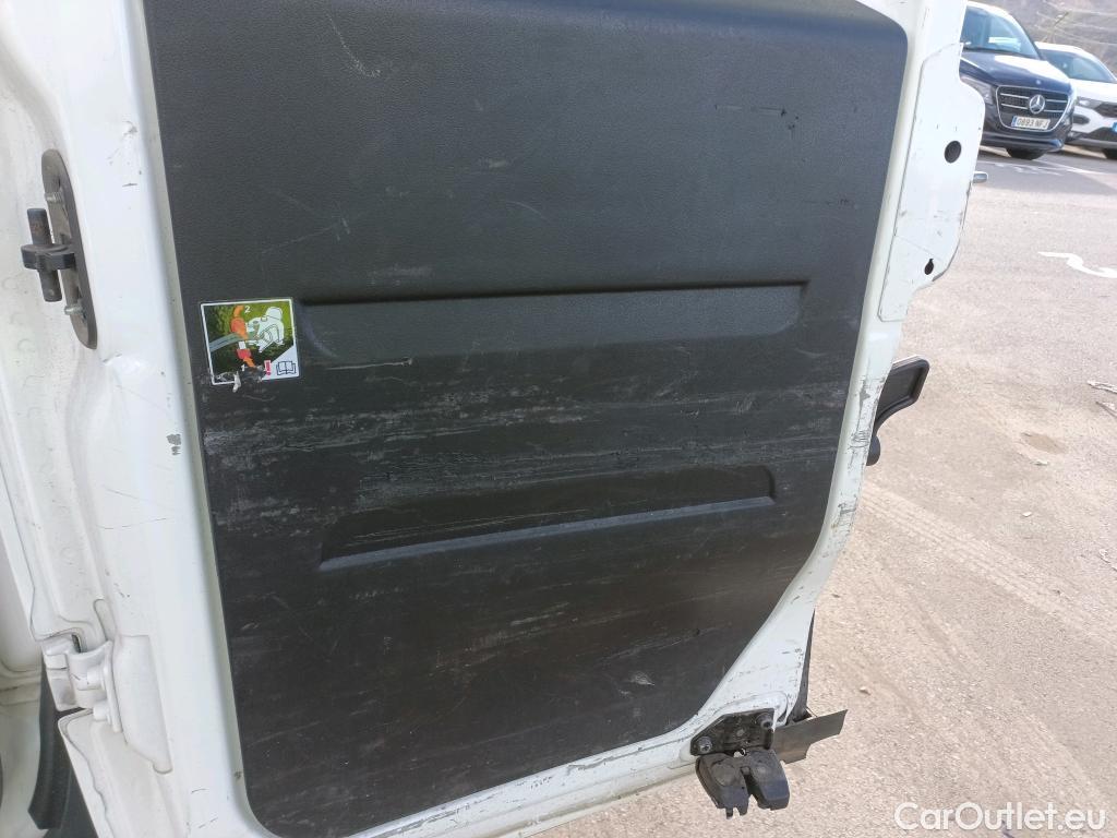  Fiat  Doblo FIAT Doblò Cargo/2015/3P/furgón derivado de turismo Cargo Base 1.6 Mjet 66kW (90CV) #29