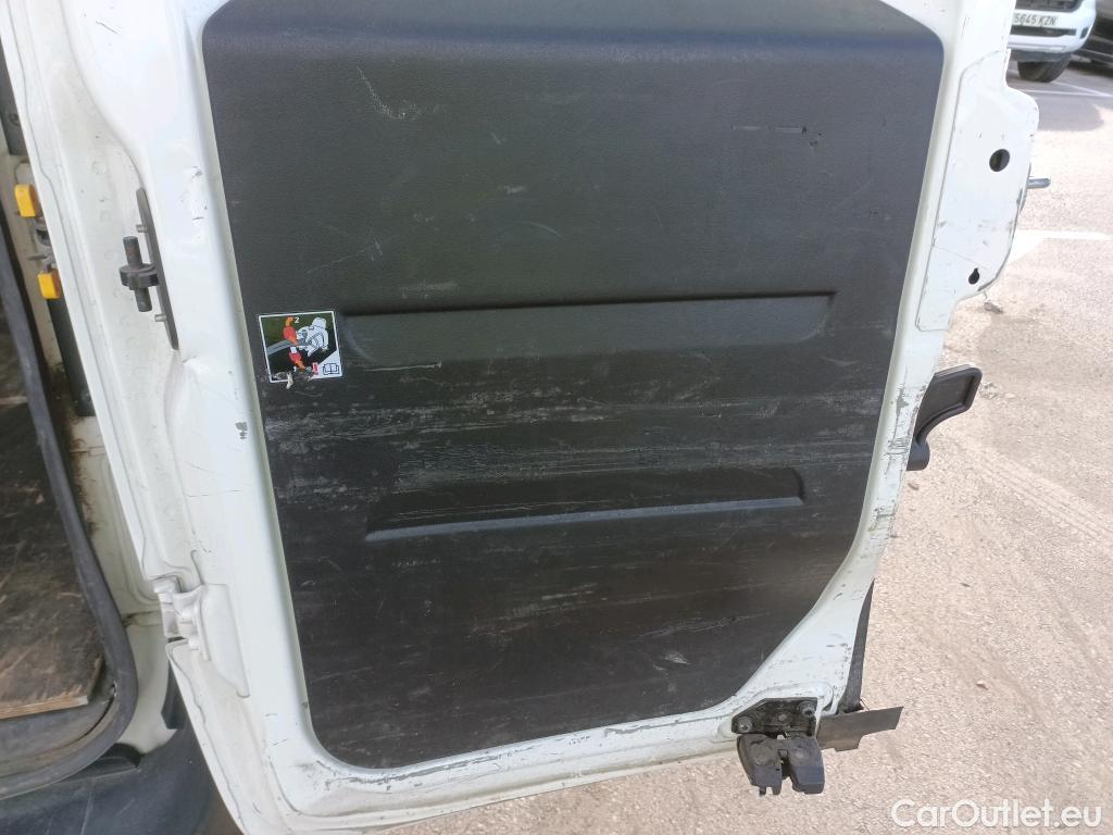  Fiat  Doblo FIAT Doblò Cargo/2015/3P/furgón derivado de turismo Cargo Base 1.6 Mjet 66kW (90CV) #28