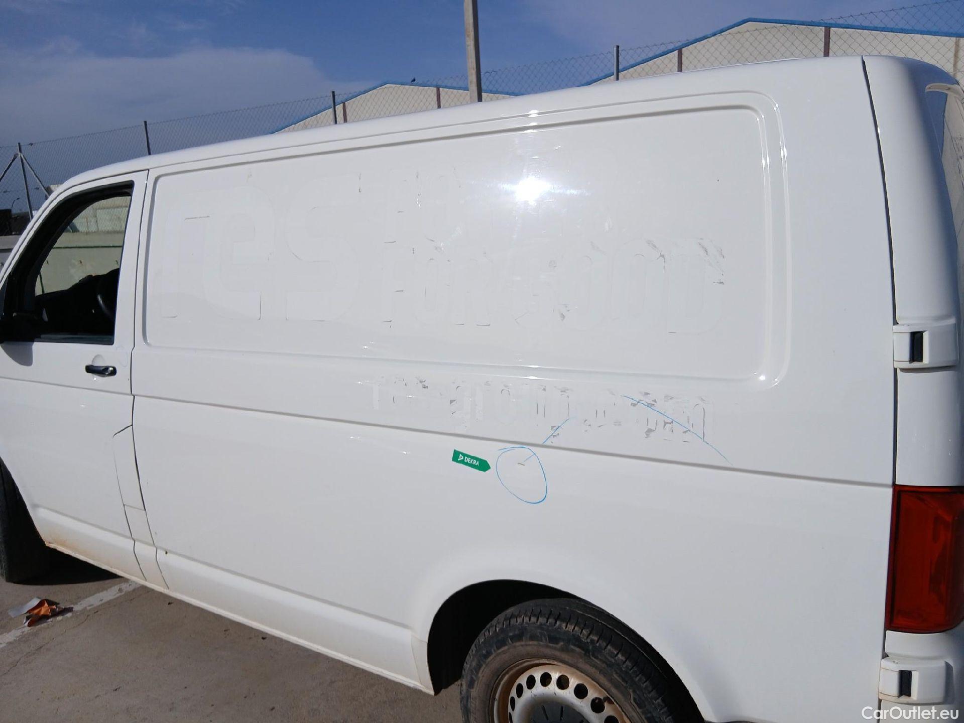  Volkswagen  Transporter VOLKSWAGEN  / 2015 / 4P / furgón Furgón Corto TN 2.0 TDI 110kW BMT 4Mot #23