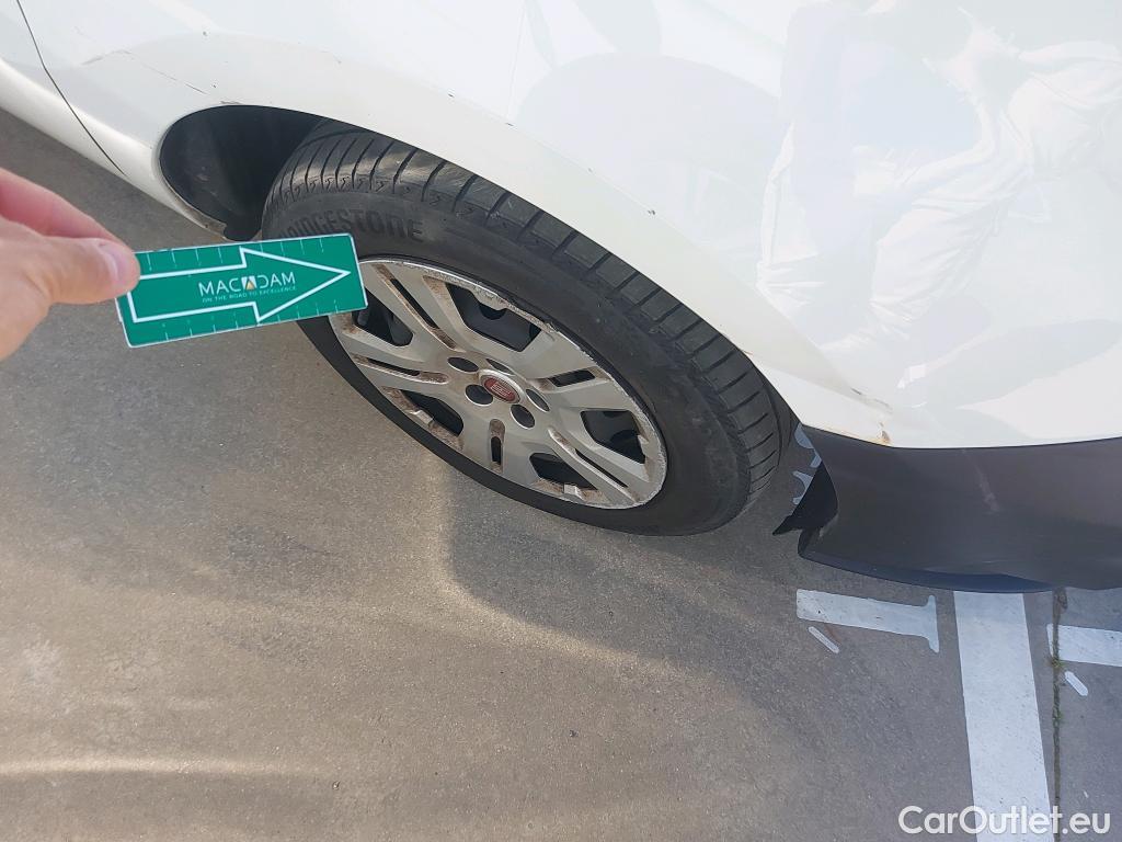  Fiat  Doblo FIAT Doblò Cargo/2015/4P/furgón derivado de turismo Cargo SX 1.6 Mjet 66kW (90CV) (AC) #27