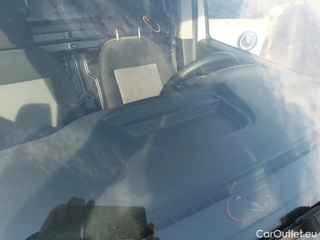  Fiat  Doblo FIAT Doblò Cargo/2015/3P/furgón derivado de turismo Cargo Base 1.6 Mjet 66kW (90CV) #2