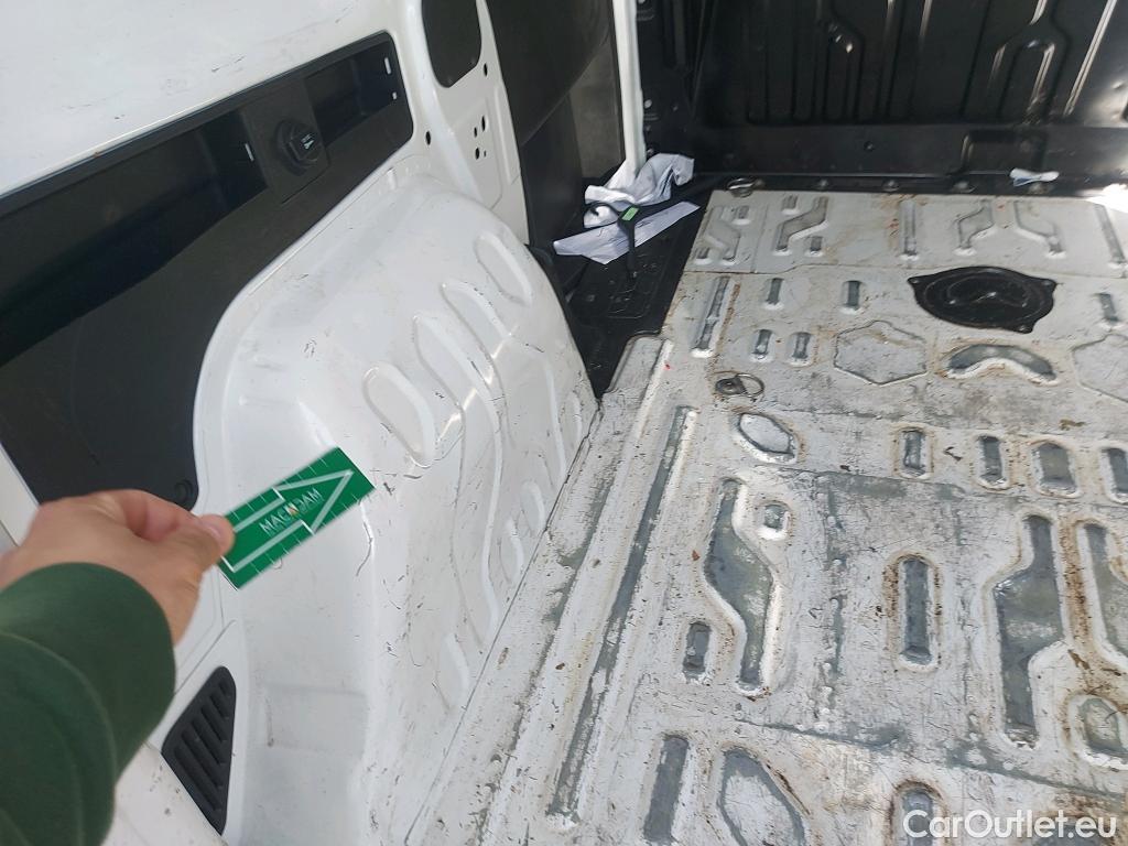  Fiat  Doblo FIAT Doblò Cargo/2015/4P/furgón derivado de turismo Cargo SX 1.6 Mjet 66kW (90CV) (AC) #7