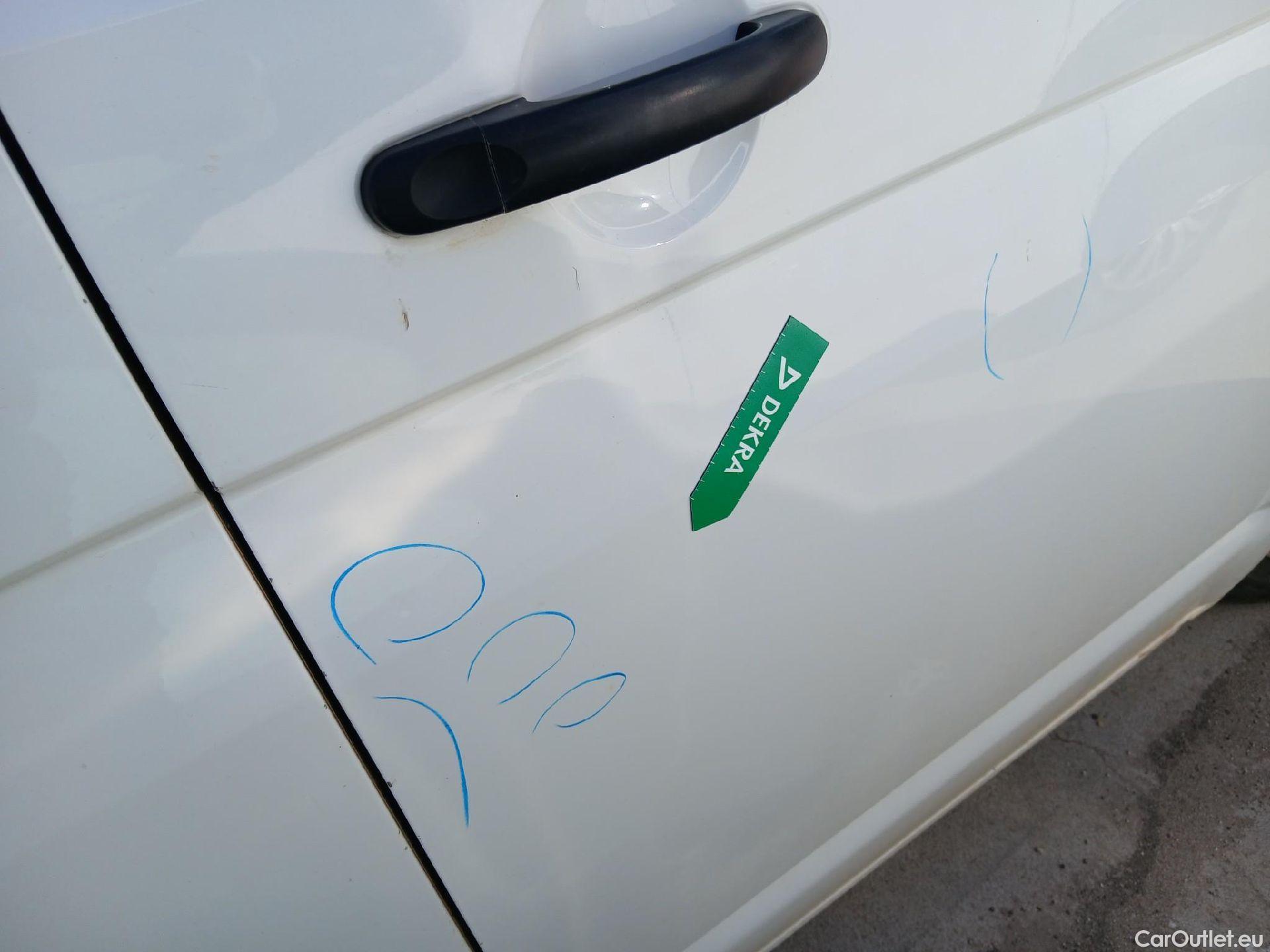  Volkswagen  Transporter VOLKSWAGEN  / 2015 / 4P / furgón Furgón Corto TN 2.0 TDI 110kW BMT 4Mot #52