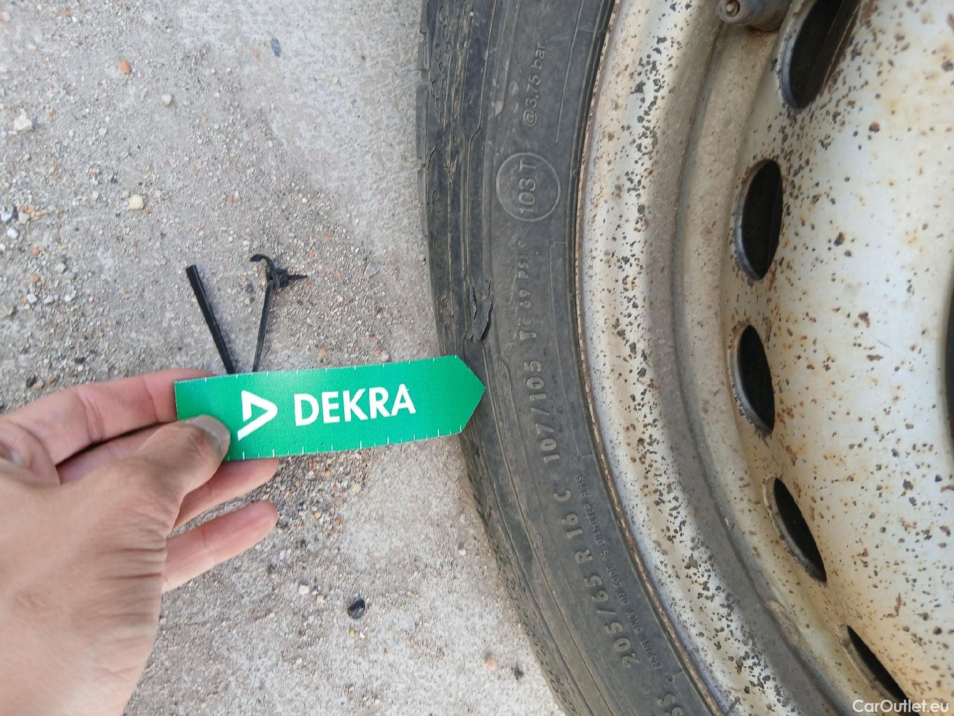  Volkswagen  Transporter VOLKSWAGEN  / 2015 / 4P / furgón Furgón Corto TN 2.0 TDI 110kW BMT 4Mot #56