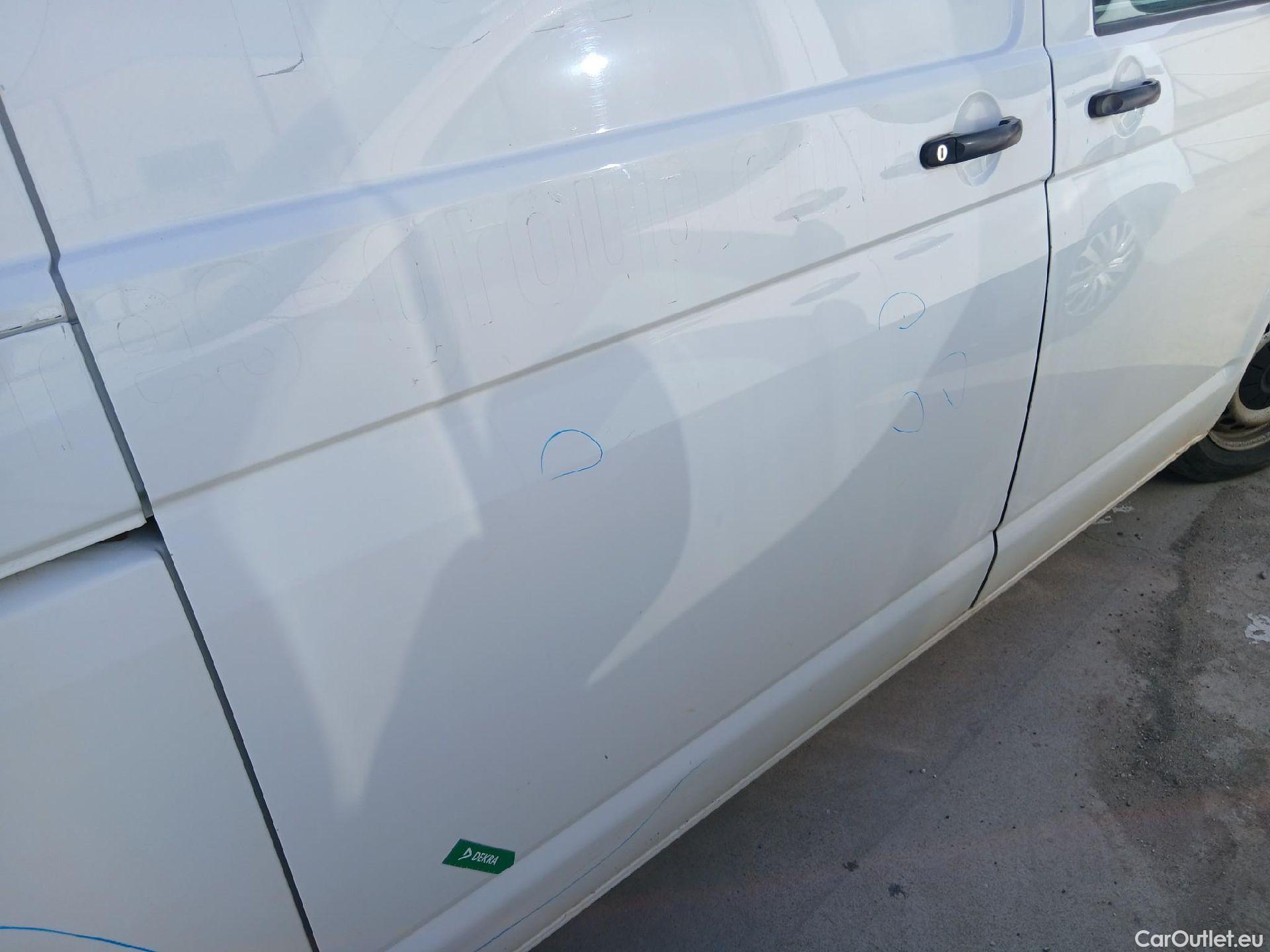  Volkswagen  Transporter VOLKSWAGEN  / 2015 / 4P / furgón Furgón Corto TN 2.0 TDI 110kW BMT 4Mot #51