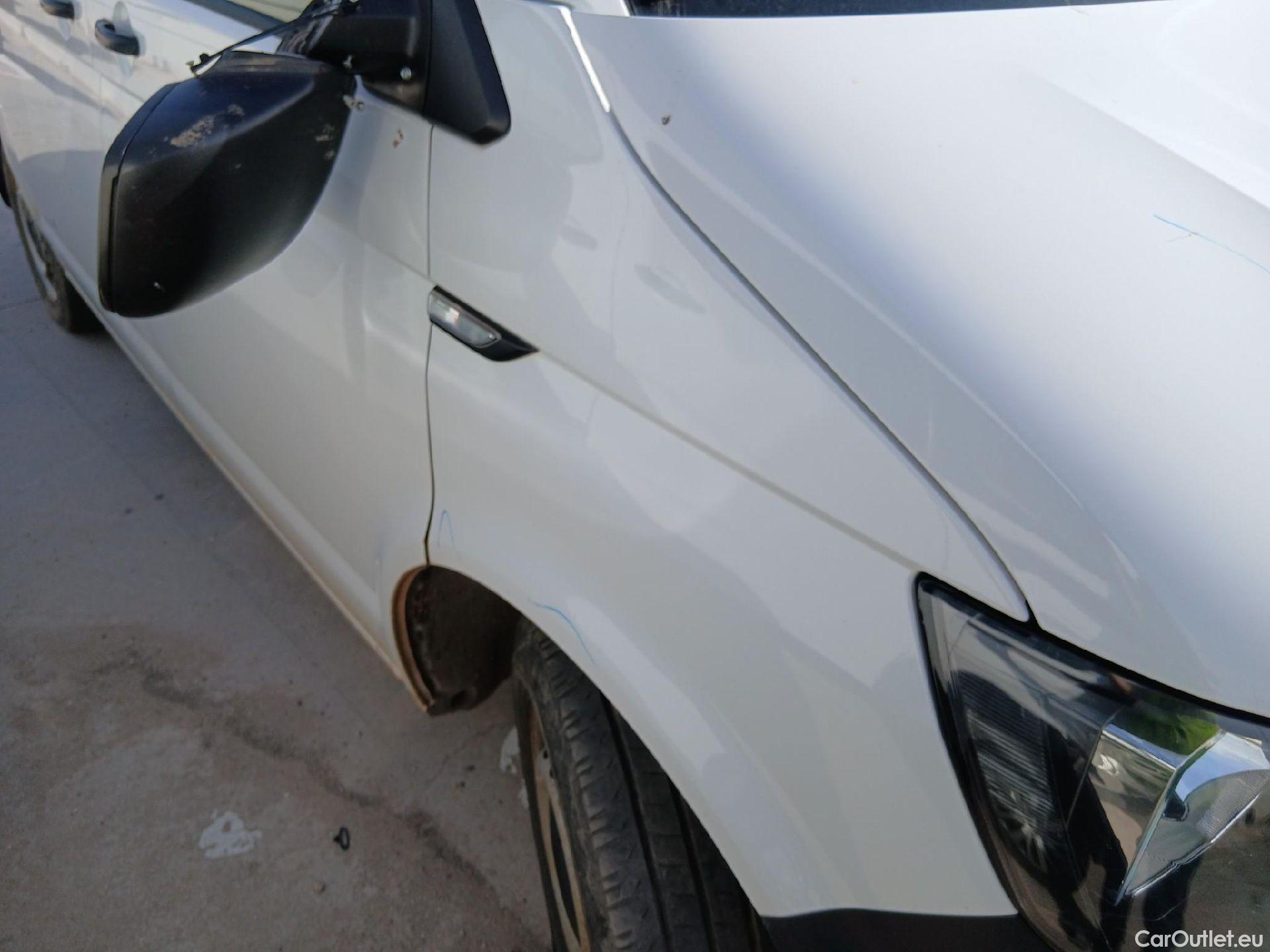  Volkswagen  Transporter VOLKSWAGEN  / 2015 / 4P / furgón Furgón Corto TN 2.0 TDI 110kW BMT 4Mot #58