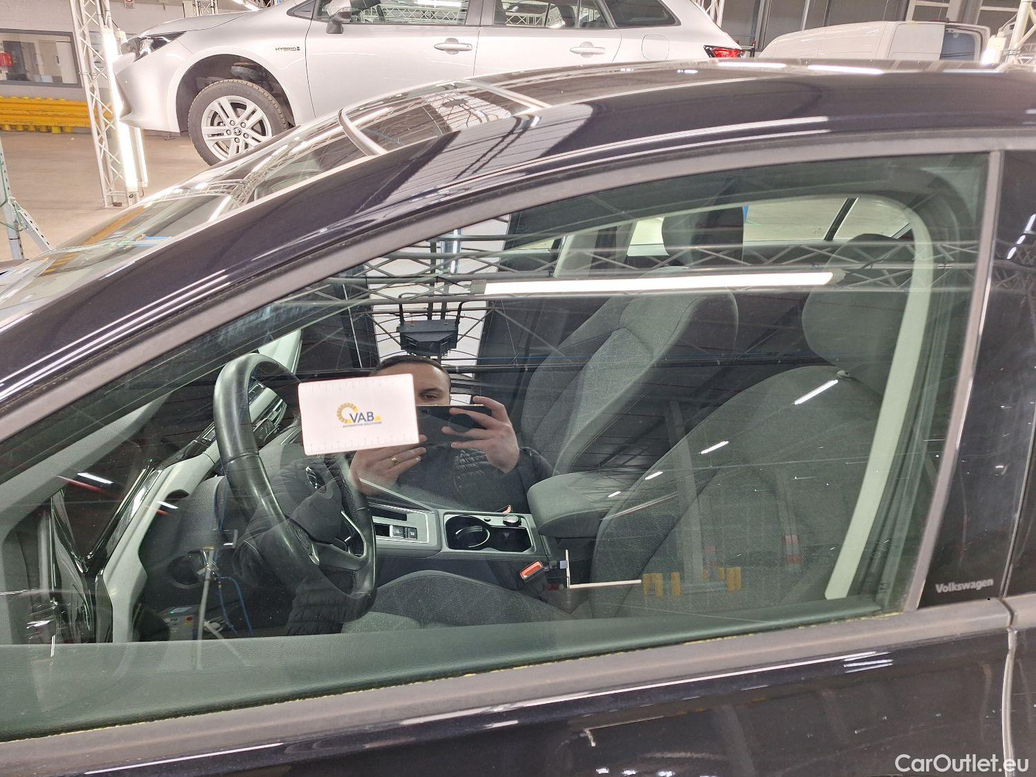  Volkswagen  Golf  VW, VIII '20, Volkswagen VIII 1.0 eTSI 81kW Life DSG 5d #49