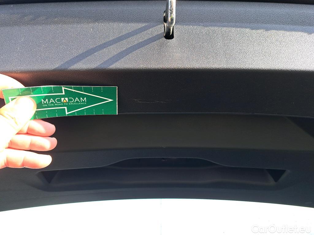  Bmw  Serie 1 BMW  / 2019 / 5P / berlina con portón 118d Business Auto. #36