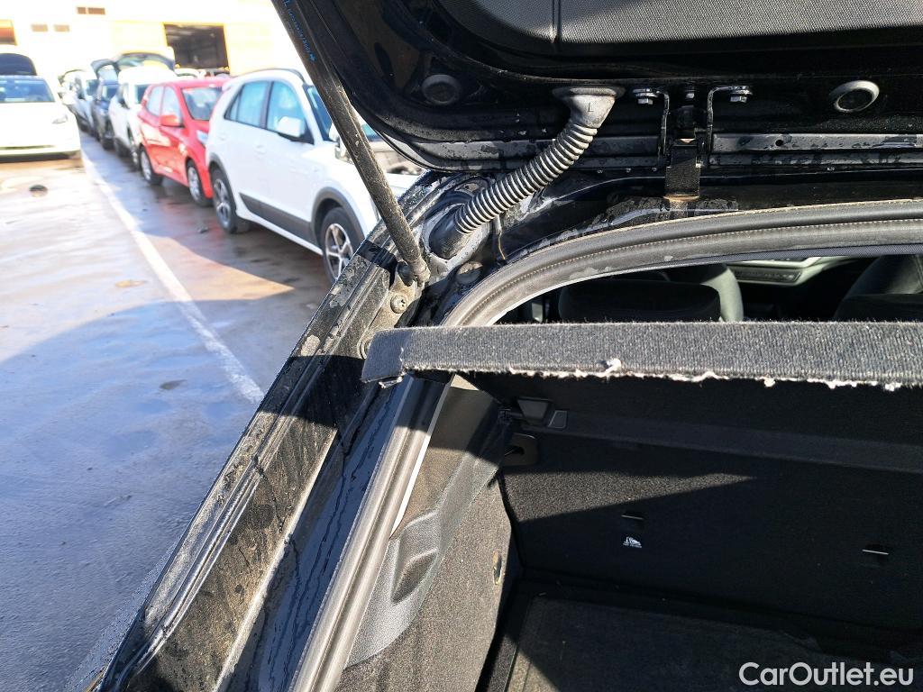  Bmw  Serie 1 BMW  / 2019 / 5P / berlina con portón 118d Business Auto. #3