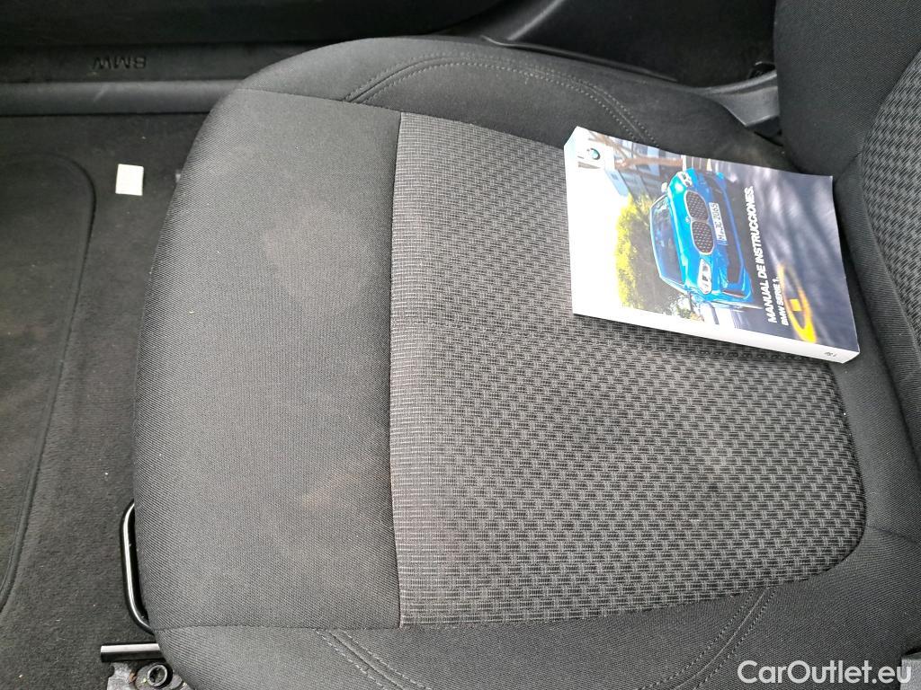  Bmw  Serie 1 BMW  / 2019 / 5P / berlina con portón 118d Business Auto. #28