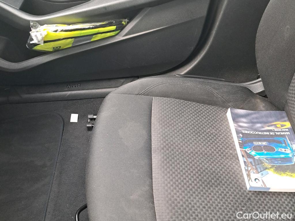  Bmw  Serie 1 BMW  / 2019 / 5P / berlina con portón 118d Business Auto. #1