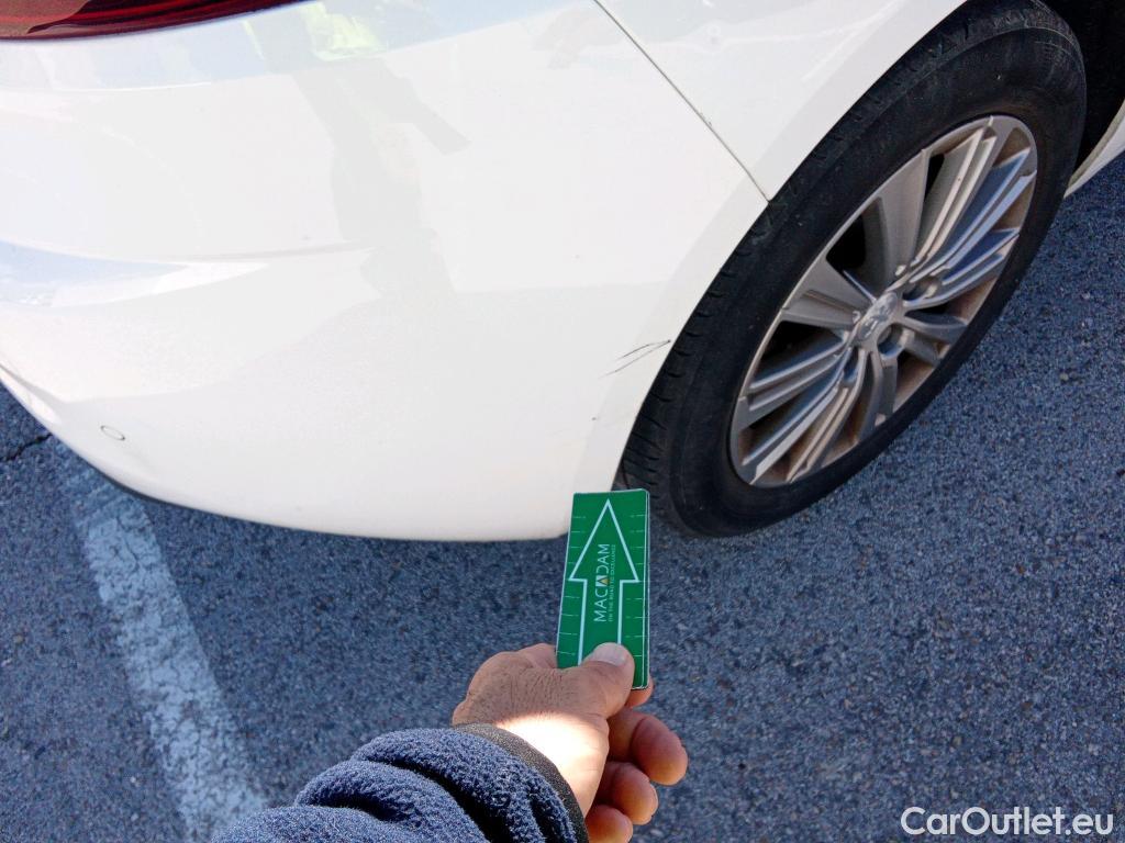  Peugeot  308 PEUGEOT  / 2017 / 5P / berlina con portón 5p Allure PureTech 130 S&S (CX) #13