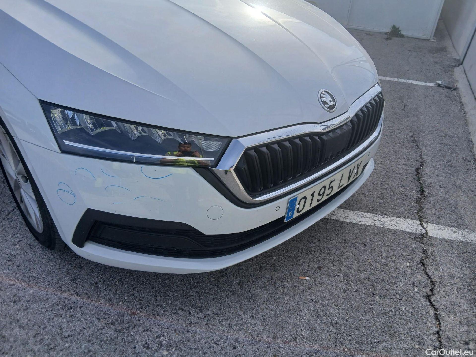  Skoda  Octavia SKODA  / 2020 / 5P / berlina con portón 2.0 TDI 85kW (115 CV) Manual Ambition #4