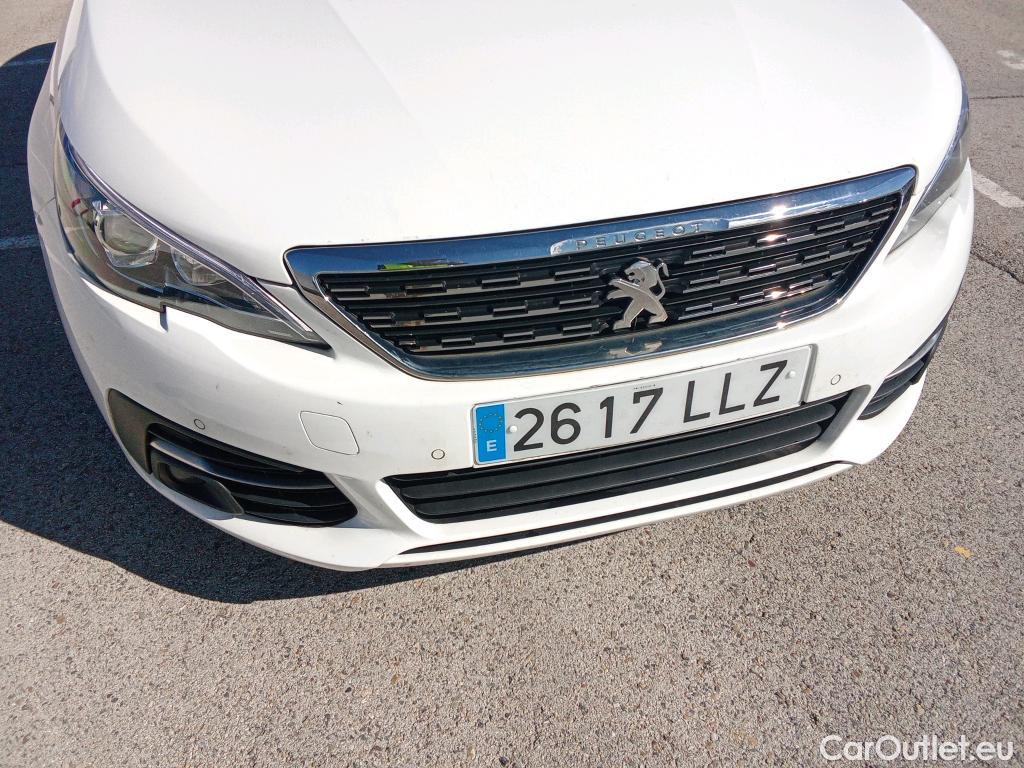  Peugeot  308 PEUGEOT  / 2017 / 5P / berlina con portón 5p Allure PureTech 130 S&S (CX) #9