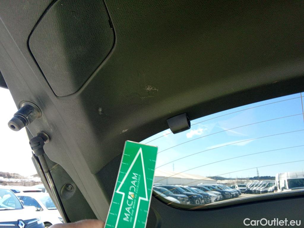  Peugeot  308 PEUGEOT  / 2017 / 5P / berlina con portón 5p Allure PureTech 130 S&S (CX) #8