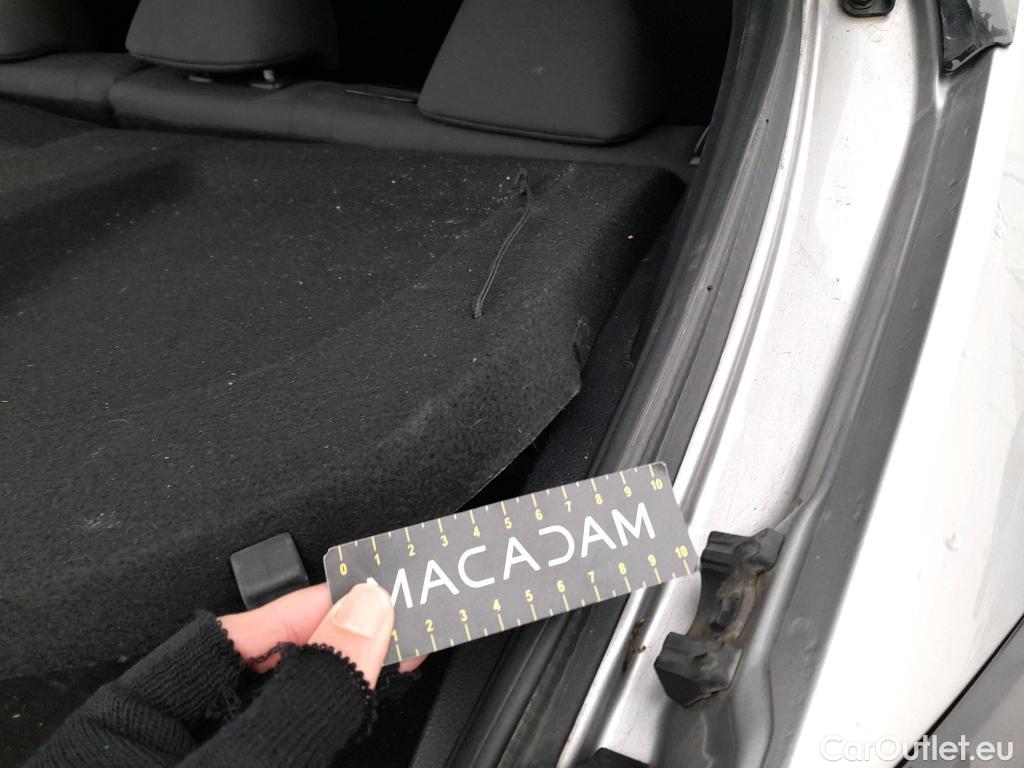  Toyota  C-HR TOYOTA  / 2016 / 5P / todoterreno 1.8 125H Advance (CX) #3