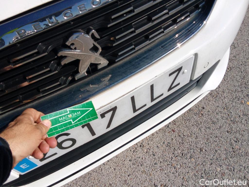  Peugeot  308 PEUGEOT  / 2017 / 5P / berlina con portón 5p Allure PureTech 130 S&S (CX) #10