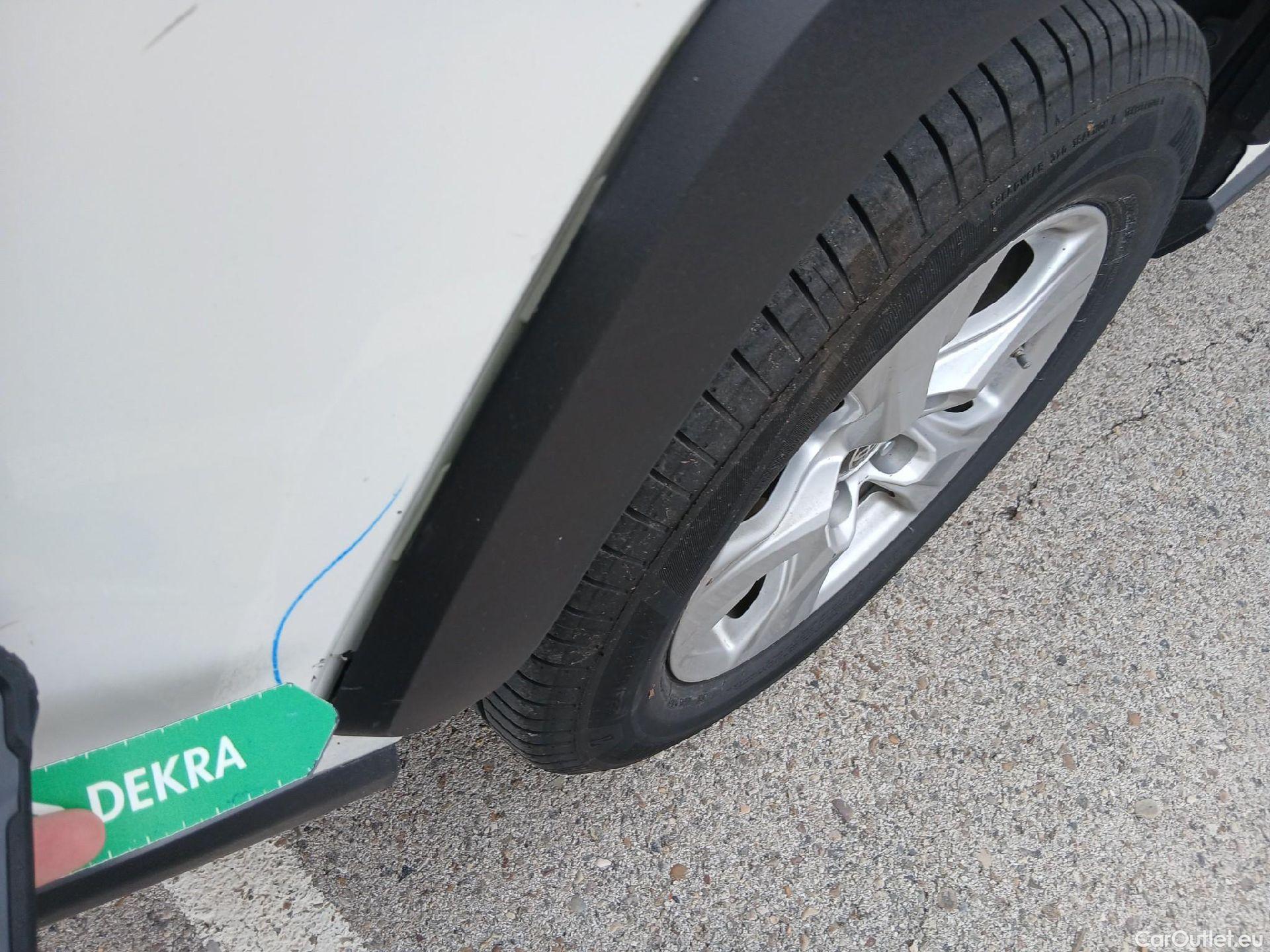  Toyota  RAV4 TOYOTA  / 2018 / 5P / todoterreno 2.5l 220H Business 4WD #20