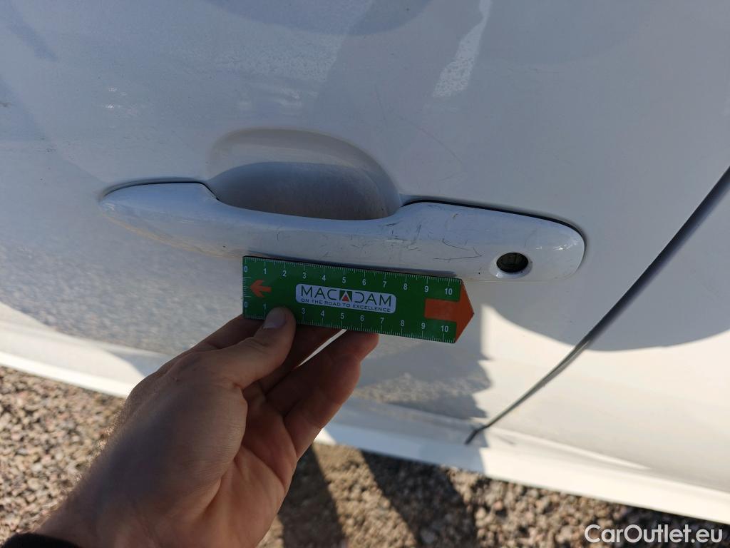  Toyota  Yaris TOYOTA  / 2020 / 5P / berlina con portón 1.5 120H Business Plus #65