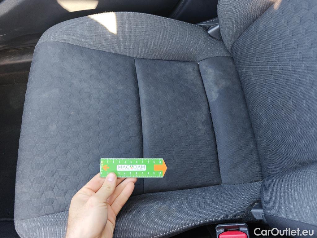  Toyota  Yaris TOYOTA  / 2020 / 5P / berlina con portón 1.5 120H Business Plus #44