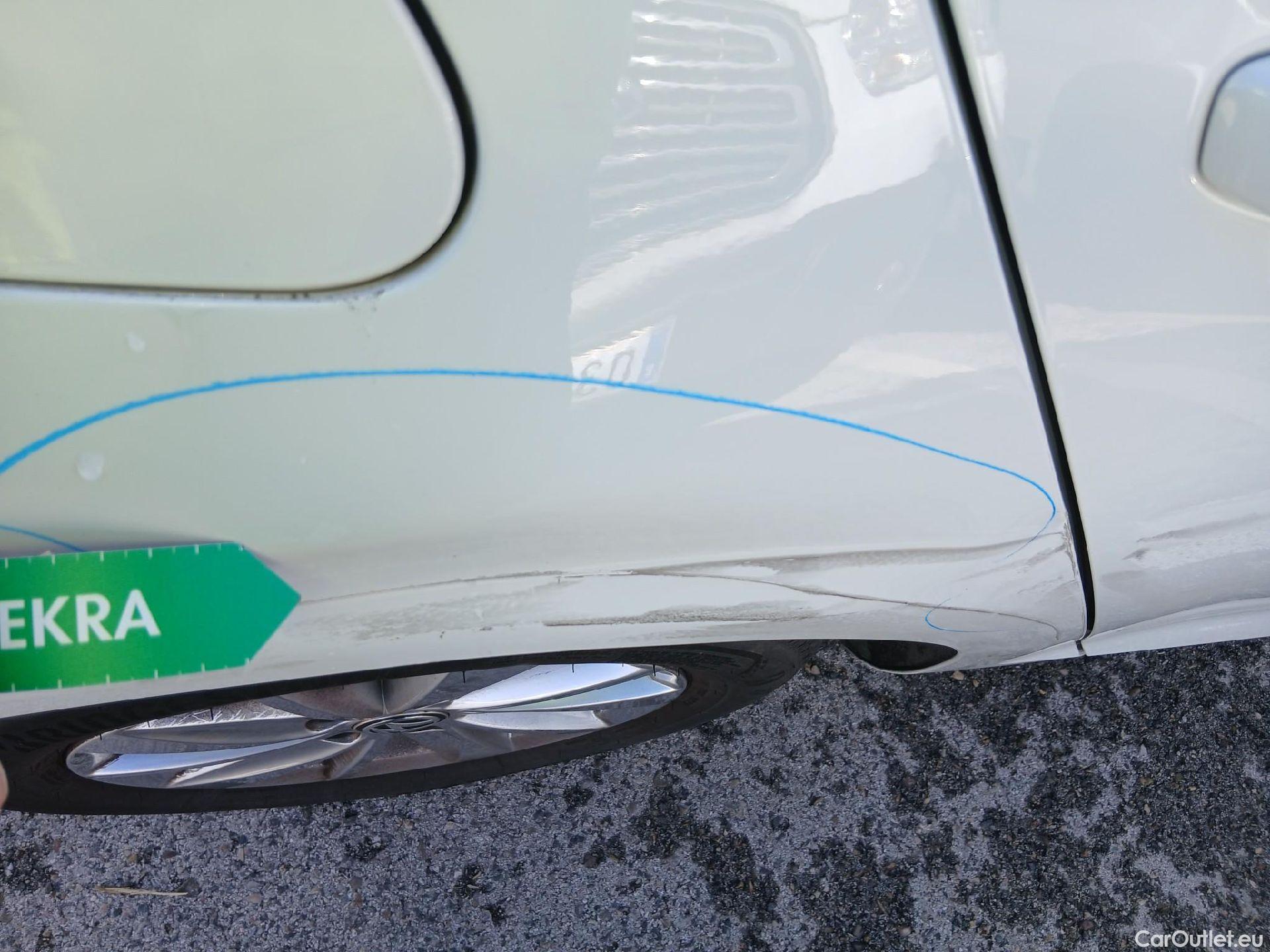  Volkswagen  Golf  VOLKSWAGEN / 2016 / 5P / berlina con portón Last Edition 1.6 TDI 85kW (115CV) #22