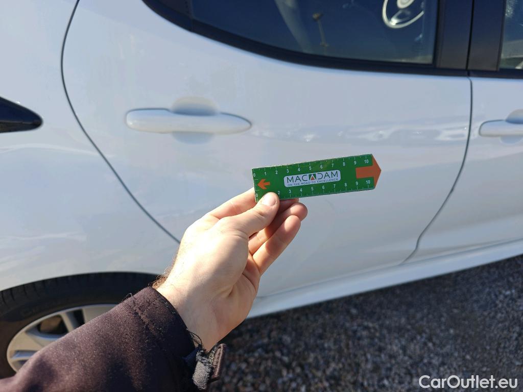  Toyota  Yaris TOYOTA  / 2020 / 5P / berlina con portón 1.5 120H Business Plus #46