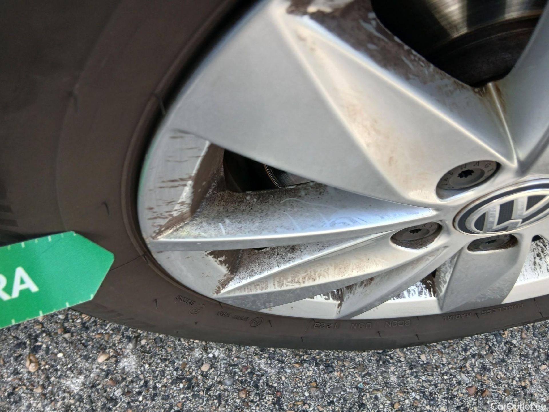  Volkswagen  Golf  VOLKSWAGEN / 2016 / 5P / berlina con portón Last Edition 1.6 TDI 85kW (115CV) #4