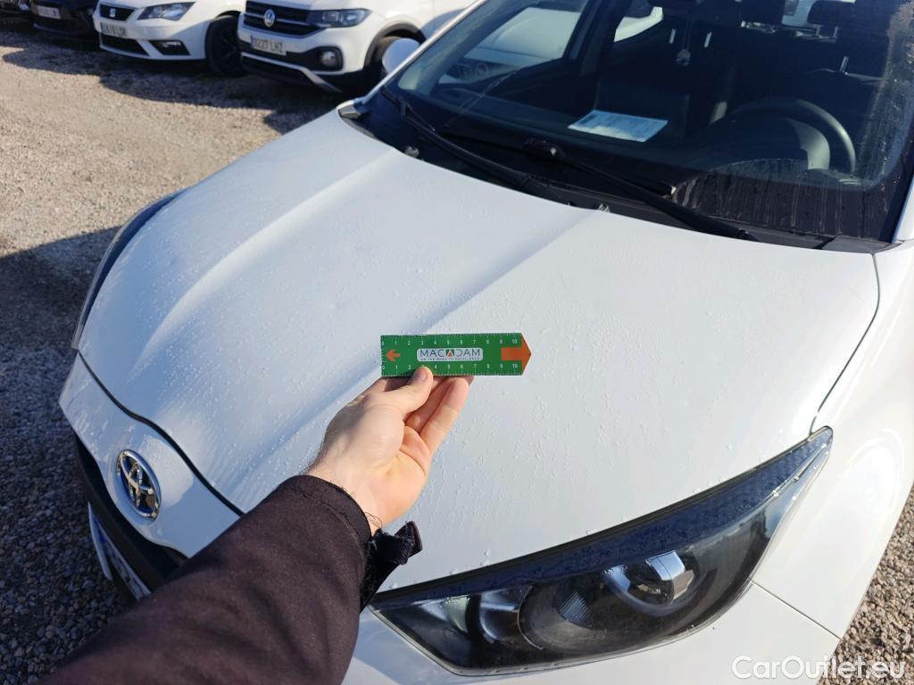  Toyota  Yaris TOYOTA  / 2020 / 5P / berlina con portón 1.5 120H Business Plus #20