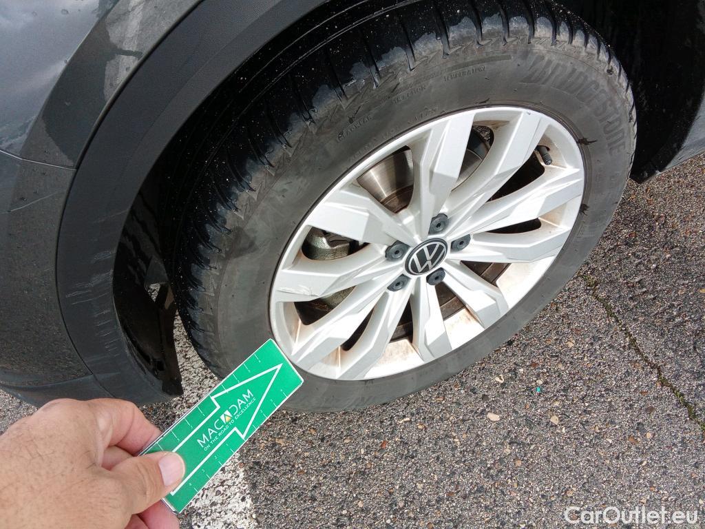  Volkswagen  T-ROC VOLKSWAGEN  / 2017 / 5P / todoterreno Advance 2.0 TDI 85kW (115CV) #4