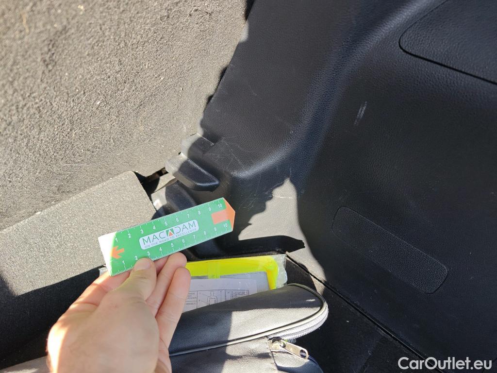  Toyota  Yaris TOYOTA  / 2020 / 5P / berlina con portón 1.5 120H Business Plus #57