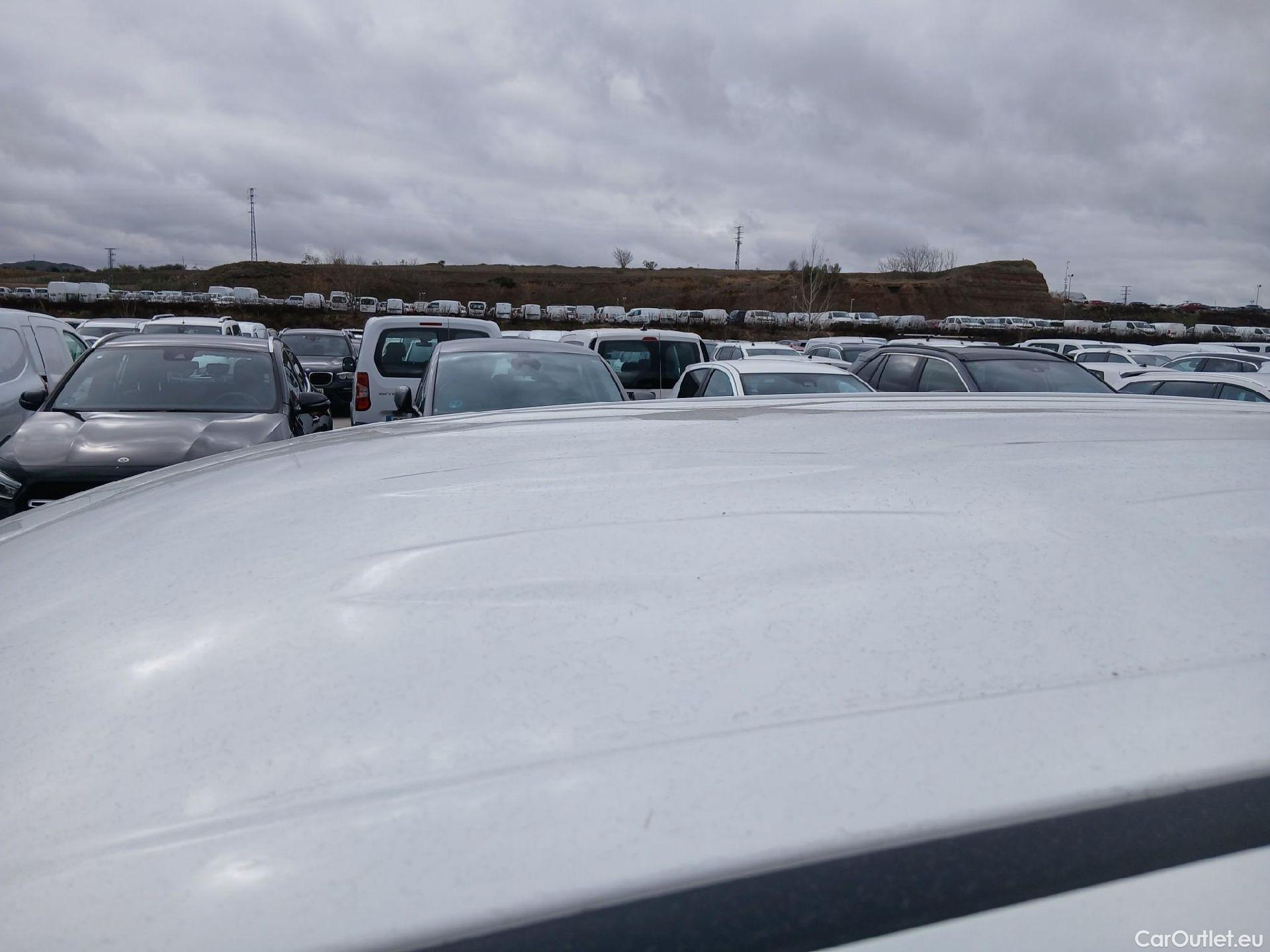  Toyota  RAV4 TOYOTA  / 2018 / 5P / todoterreno 2.5l 220H Business 4WD #29