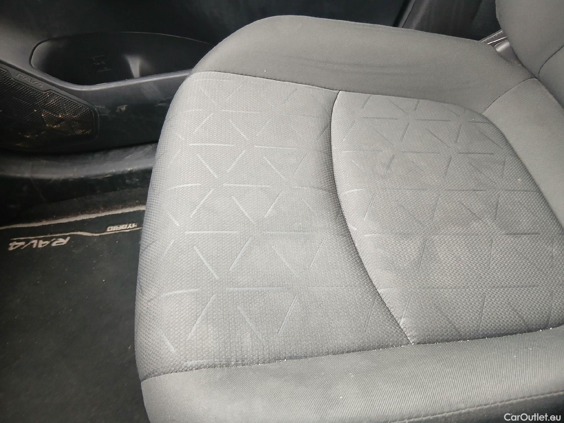  Toyota  RAV4 TOYOTA  / 2018 / 5P / todoterreno 2.5l 220H Business 4WD #30